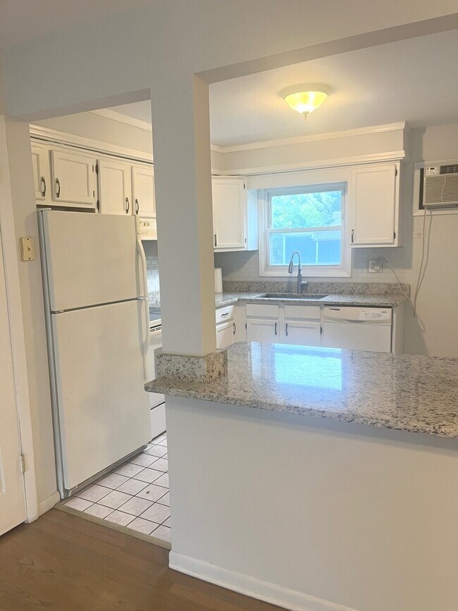 Building Photo - 7952 Madison St