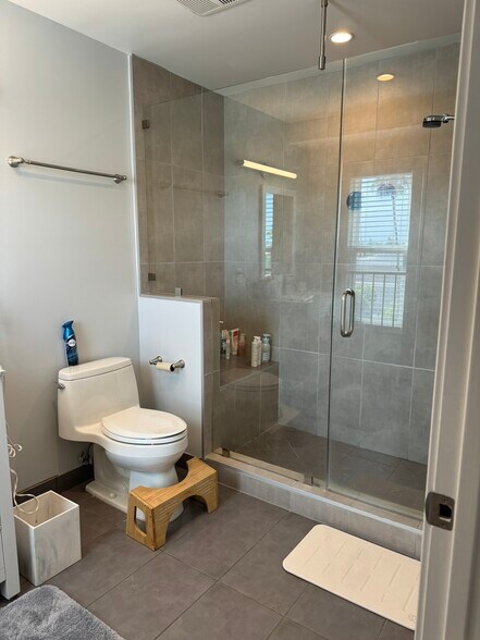 Building Photo - 3965 Carpenter Ave