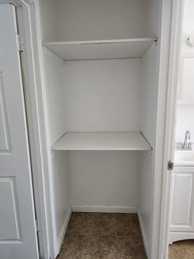 Building Photo - 1 bedroom 1 bath available in Dos Palos, CA.