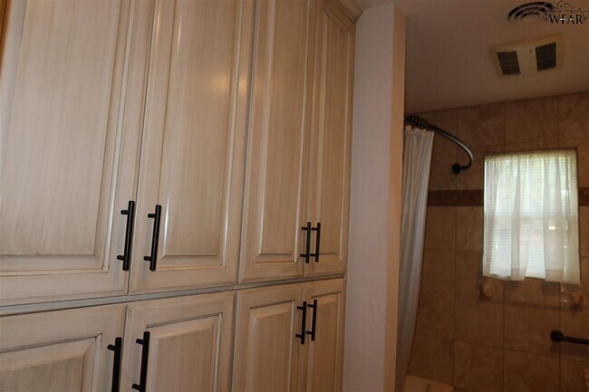 Building Photo - 1544 Sweetbriar Dr