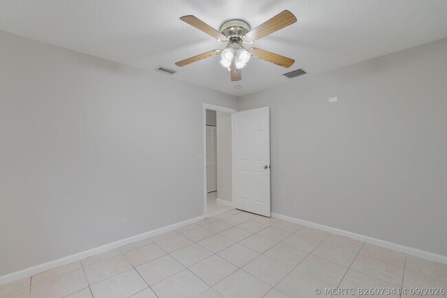 Building Photo - 622 Lytle St