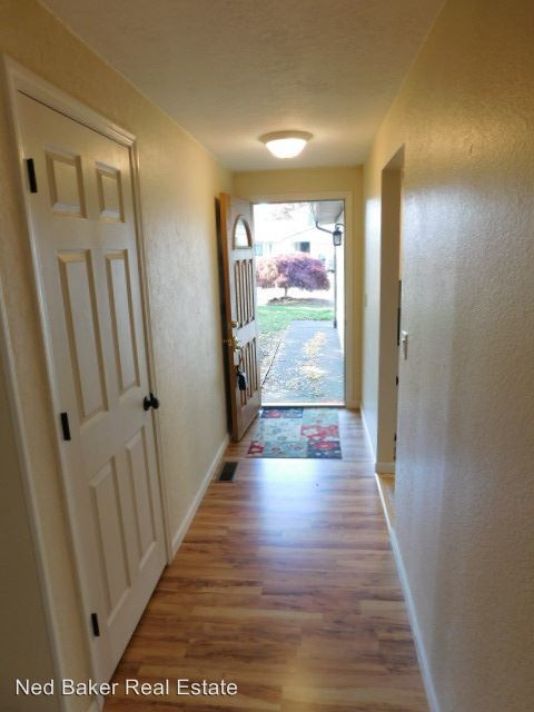 Building Photo - 3 br, 2 bath House - 3678 Silverstone Dr NE