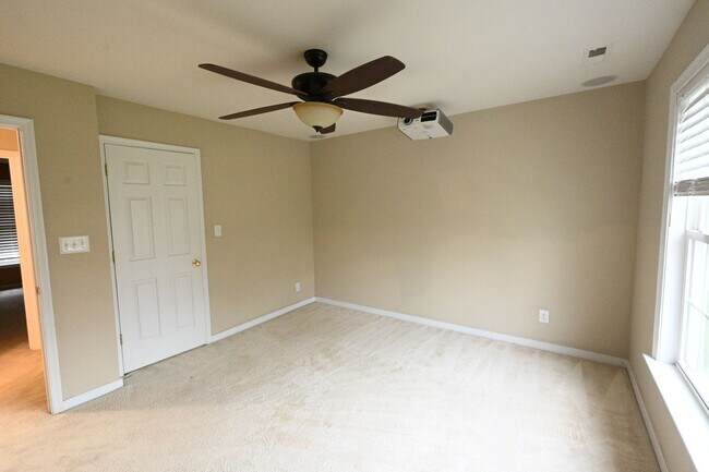 Building Photo - Gorgeous Charter Colony Cul-de-Sac Home: 4 Bed, 2.5 Bath Home with Screened-In Porch