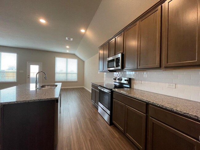 Building Photo - 7519 Broadmoor Cv