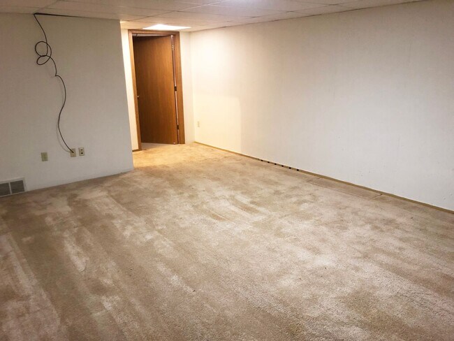 Building Photo - 4-Plex Located
