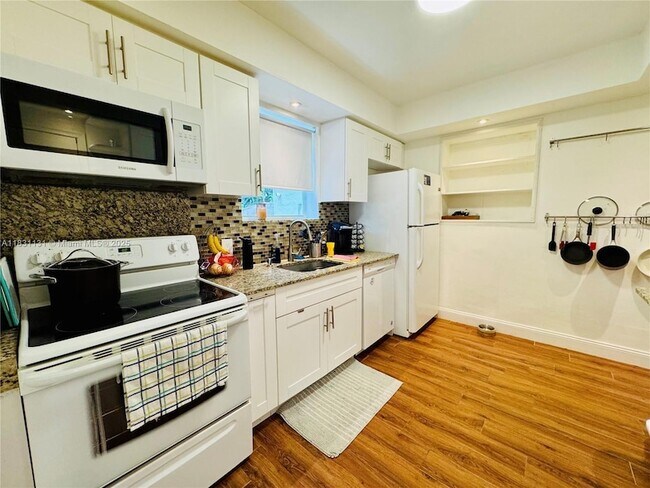 Building Photo - 920 N 26th Ave
