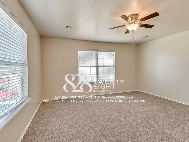 Building Photo - Spacious 2 Bed/1.5 Bath Norman Townhome Du...