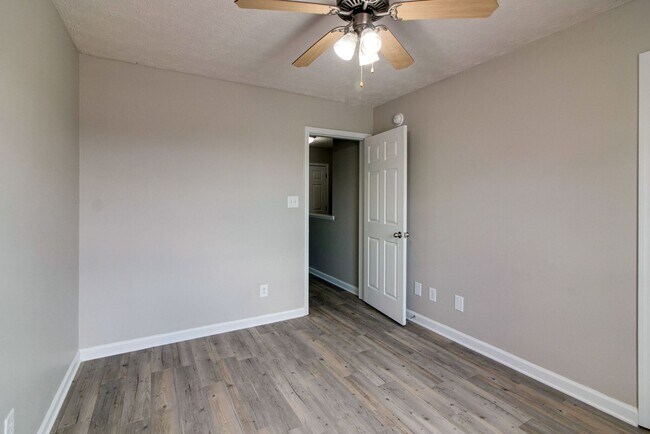 Building Photo - 821 Oak Arbor Ct