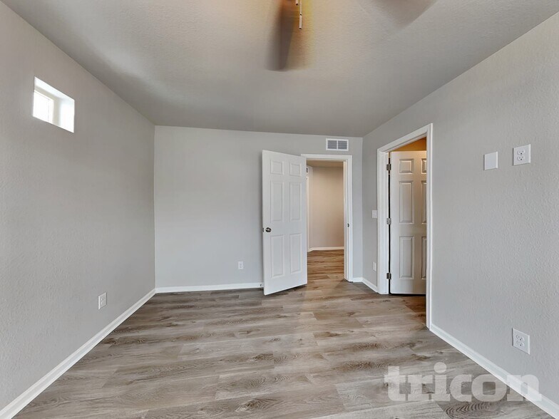 Building Photo - 10550 Waco St