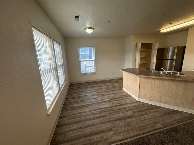 Building Photo - 108 Davis Ave