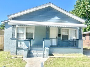 Building Photo - Newly Renovated 3BR Home Near Downtown & Medical District!