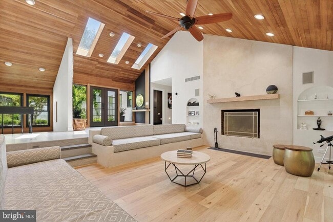 Building Photo - 1220 Valley Rd