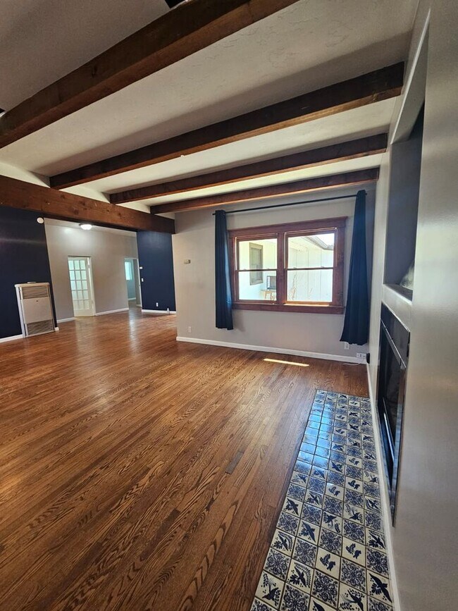 Building Photo - 352 Bonito Ave