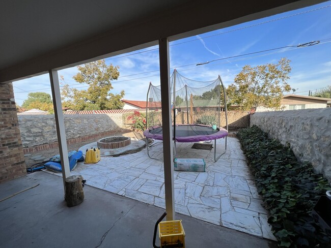 Building Photo - 9209 Darlina Dr