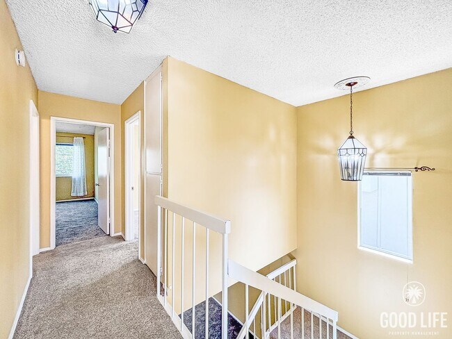 Building Photo - Spacious 3BD/2.5BA Townhouse in UTC W/ 2-Car Garage, Washer/Dryer, Balcony, Community Pool & Tenn...