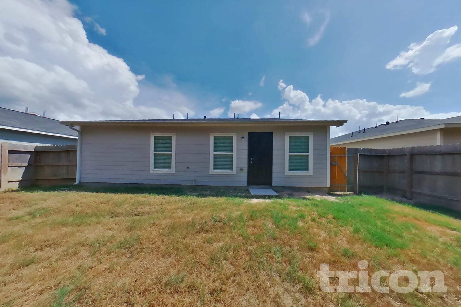 Building Photo - 15649 Del Norte Dr