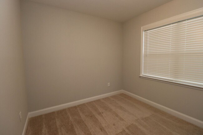 Building Photo - Fabulous 4 bedroom 2.5 Bath House ~ Minutes to Fort Jackson ~ Available June 2026!