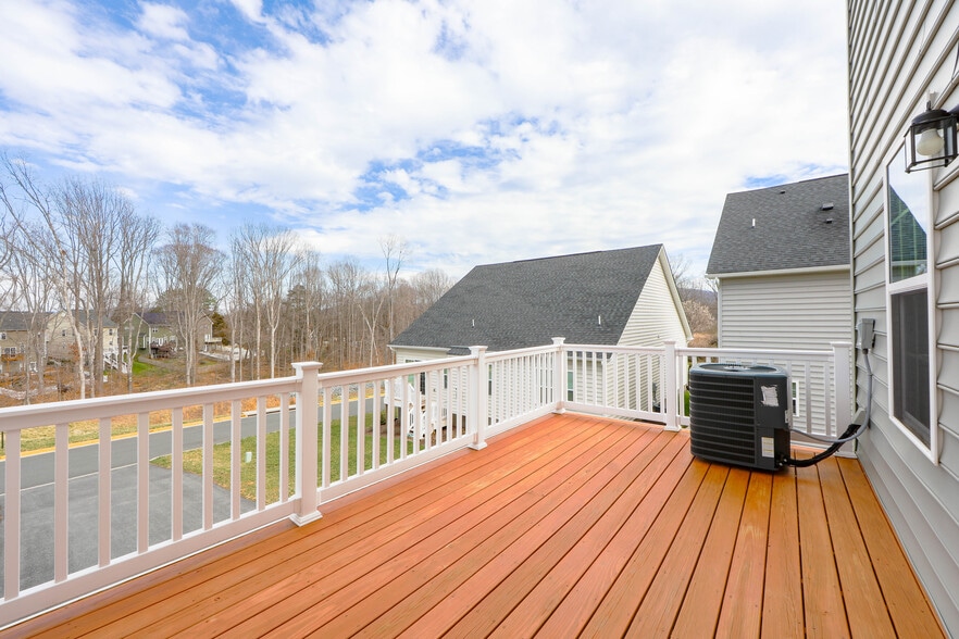 Rear Deck - 1171 Sunset Avenue Ext
