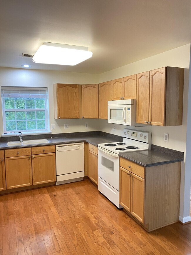 Building Photo - 597 Cawley Dr