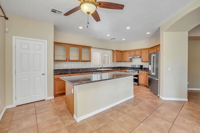 Building Photo - Queen Creek beauty!