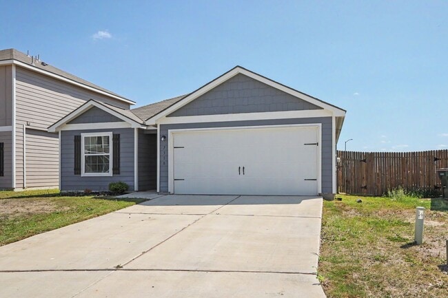 Building Photo - 2 Week Free Move-In Special! 3 Bed / 2 Bath in Luckey Ranch – Hardwood Floors + Fridge, W/D Included