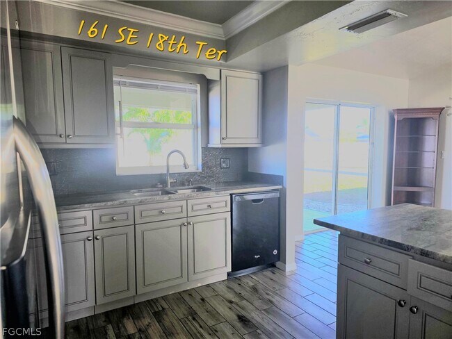 Building Photo - 161 SE 18th Terrace