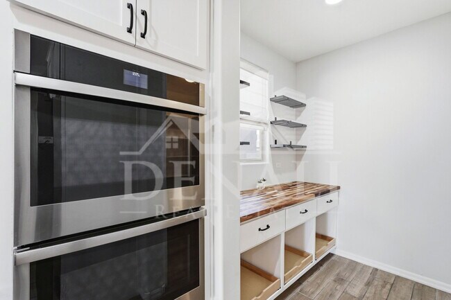 Building Photo - 4220 S Macy Cir