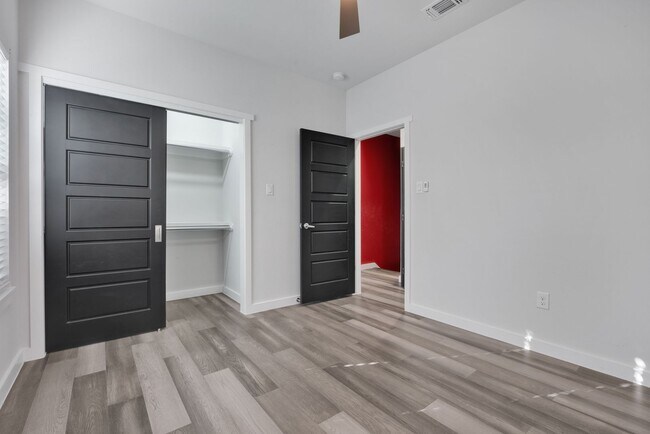 Building Photo - Modern Comfort Minutes from Downtown