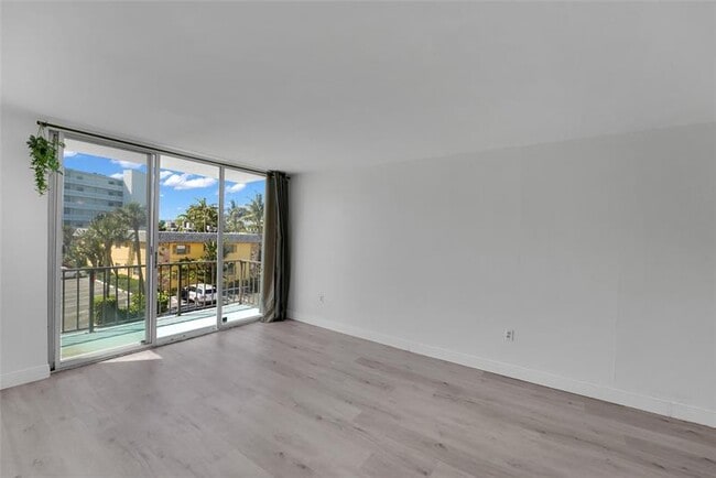 Building Photo - 301 Croton Ave