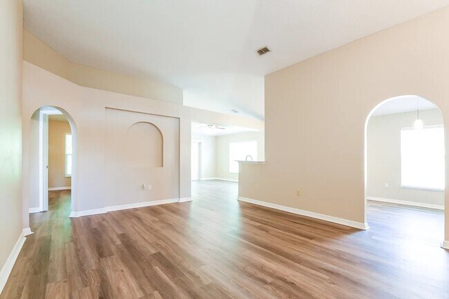 Building Photo - 3277 Bellingham Dr