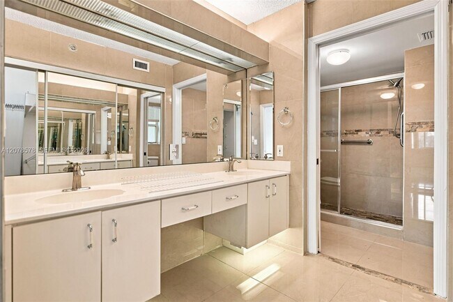 Building Photo - 7647 Granville Dr