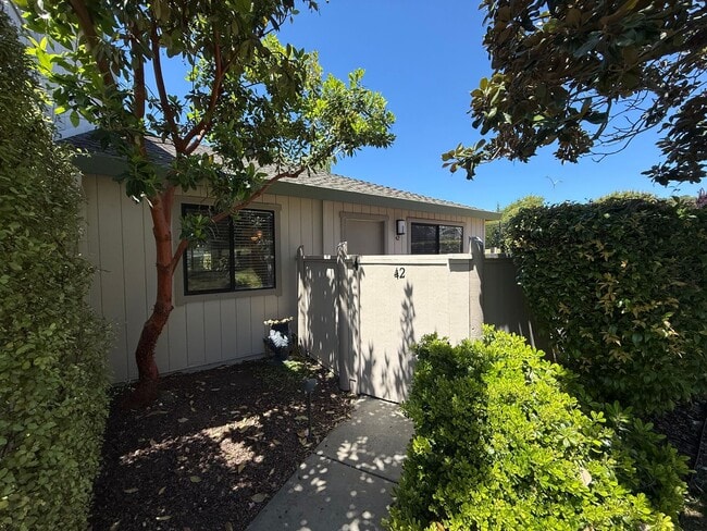 Building Photo - TWO BEDROOM /ONE BATH CONDO, ONE LEVEL GRO...