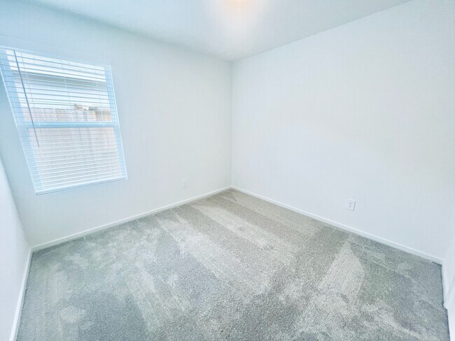 Building Photo - 3047 Mallorca Dr