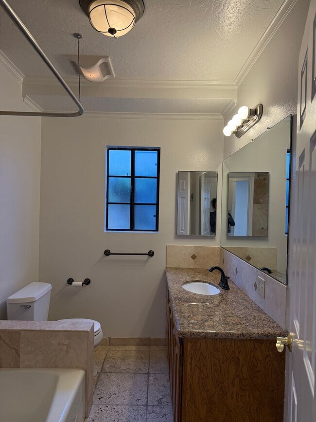 Building Photo - San Pedro 4 bedroom, 3 Bath Home with yard and Deck! Available NOW!