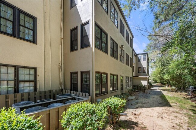 Building Photo - 89 De Arc Pl NW