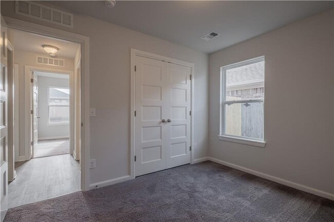 Building Photo - Three bed home in Deer Creek schools