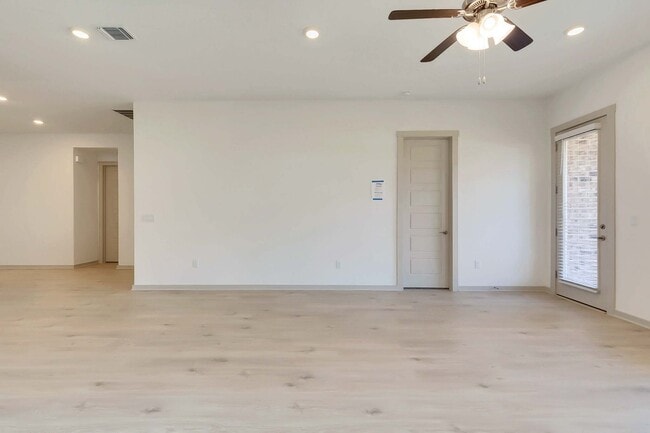 Building Photo - 408 Tinto St