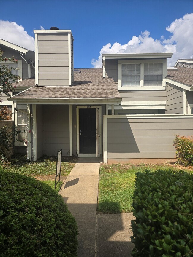 Building Photo - 6319 Cattails Ln