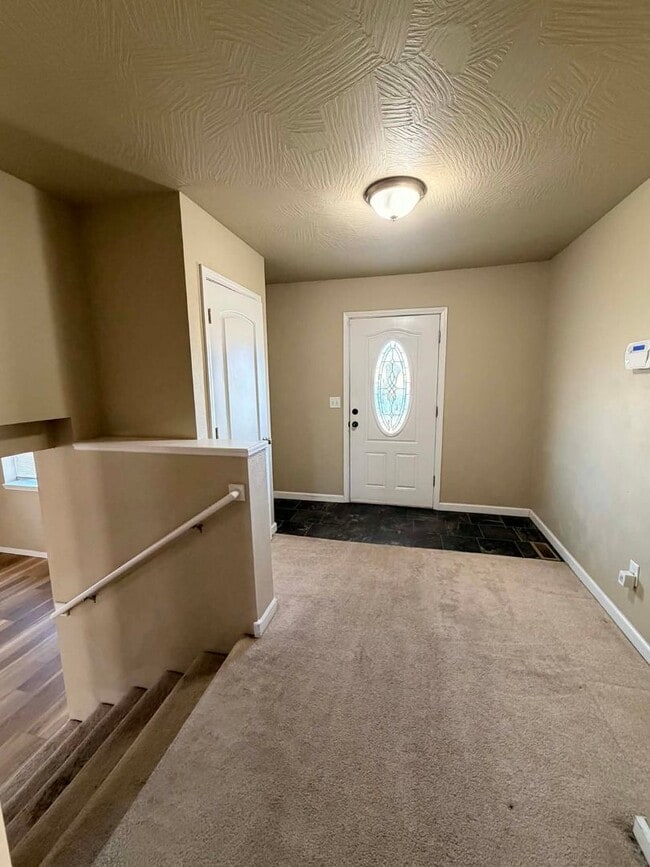 Building Photo - LEASETAKEOVER: NO DEPOSIT NEEDED!!!  4 BEDROOM / 2 BATHROOM HOUSE IN JOPLIN MO!!!