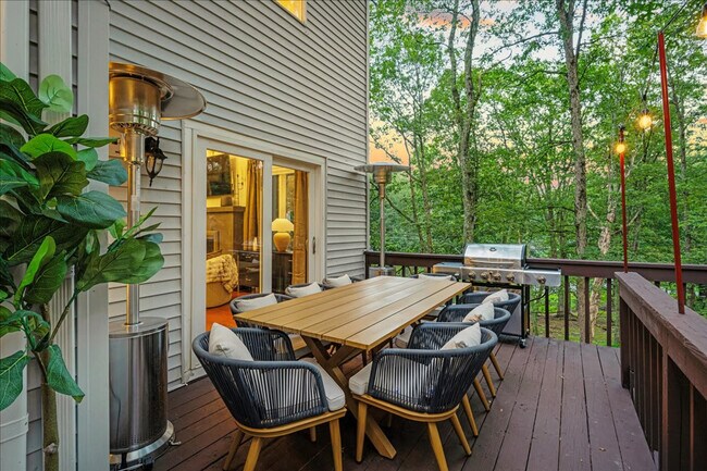 Building Photo - 1825 Jennifer Dr