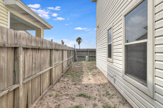 Building Photo - 13986 Fortuna Bay Dr