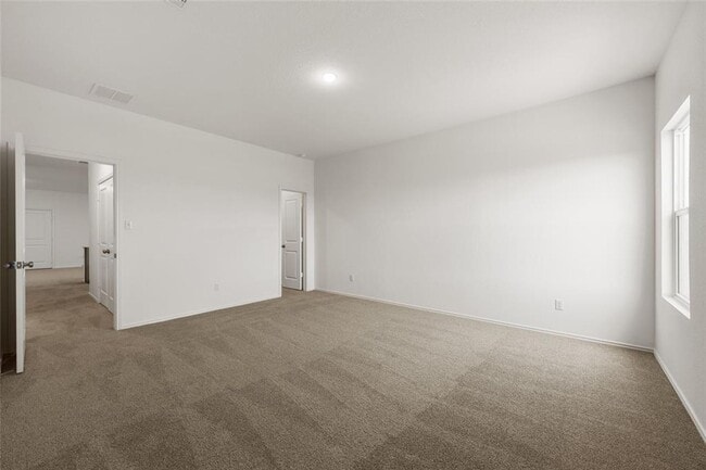 Building Photo - Spacious 3-Bedroom 2 bath with Private Bac...