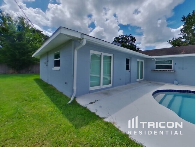 Building Photo - 528 Hamlet Dr