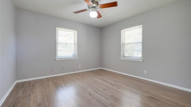 Building Photo - 2442 Oates Dr