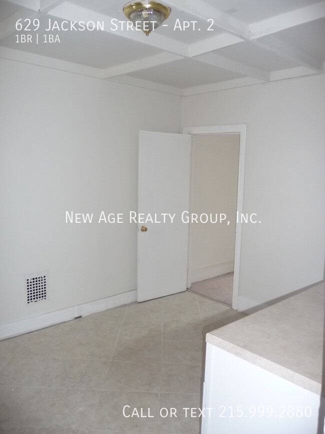 Building Photo - Newly renovated one bedroom Apartment in S...