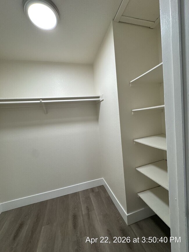 Building Photo - MOVE IN READY! 2 WEEKS OFF!! NO APP FEE! UPSTAIRS UNIT WITH BALCONY!