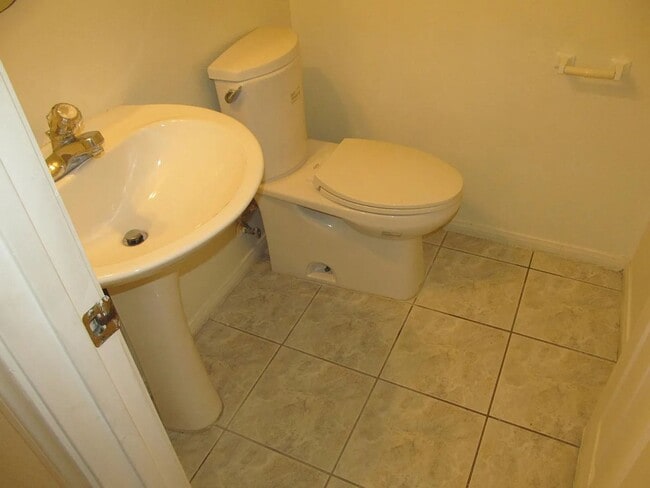 Building Photo - A Fabulous 4 Bedroom House in Peccole Ranch