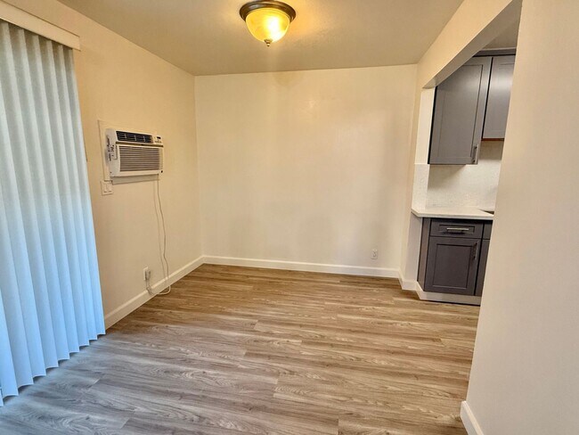 Building Photo - SANTA CLARA - Remodeled unit with patio, two parking spaces, community pool