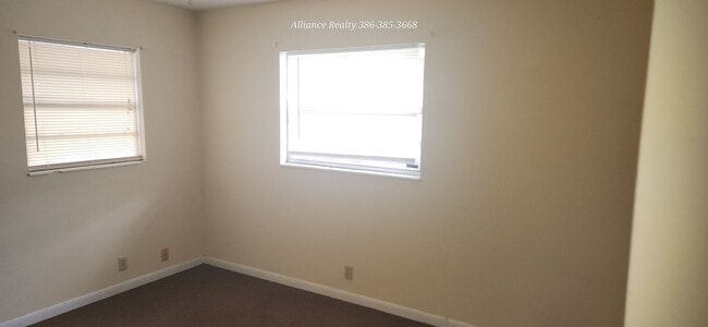 Building Photo - 303 Oleander Dr