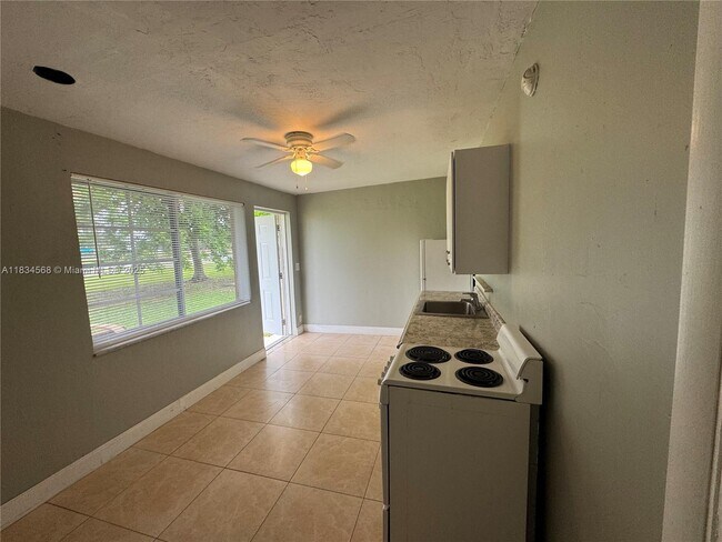 Building Photo - 115 Sierra Dr